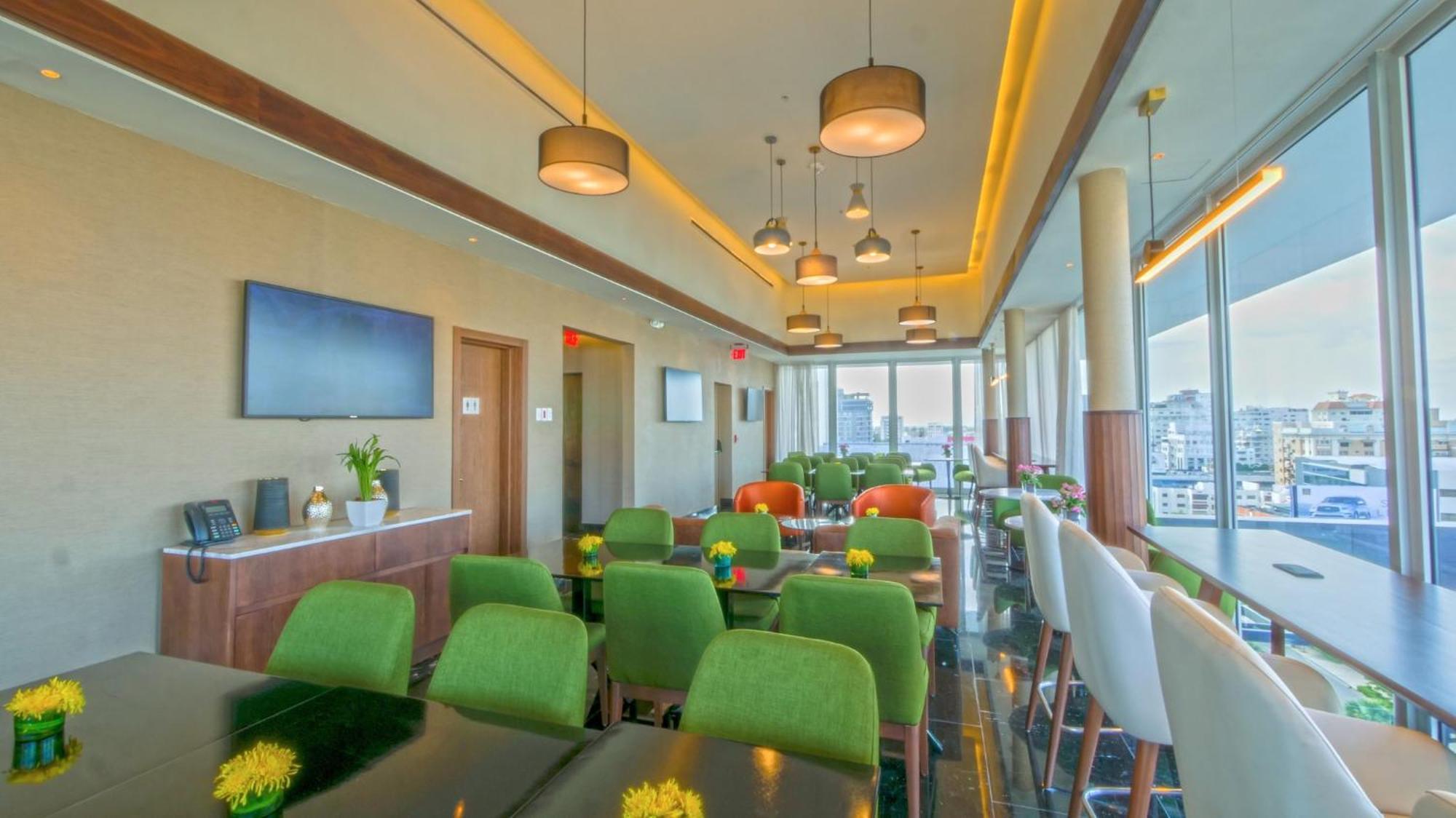 Holiday Inn Santo Domingo Hotel&Suites, an IHG Hotel Esterno foto The lounge at the airport