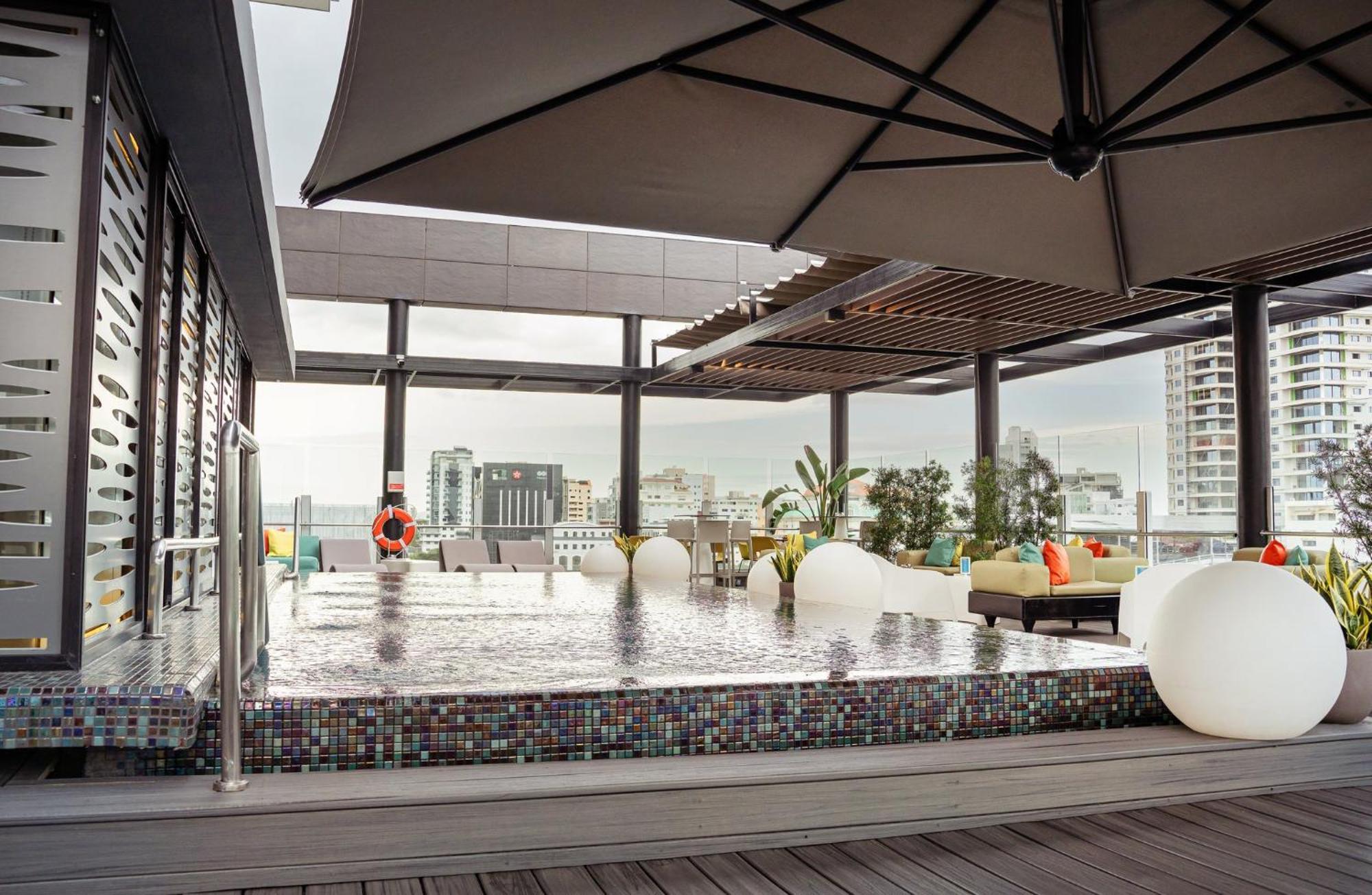 Holiday Inn Santo Domingo Hotel&Suites, an IHG Hotel Esterno foto Sky bar