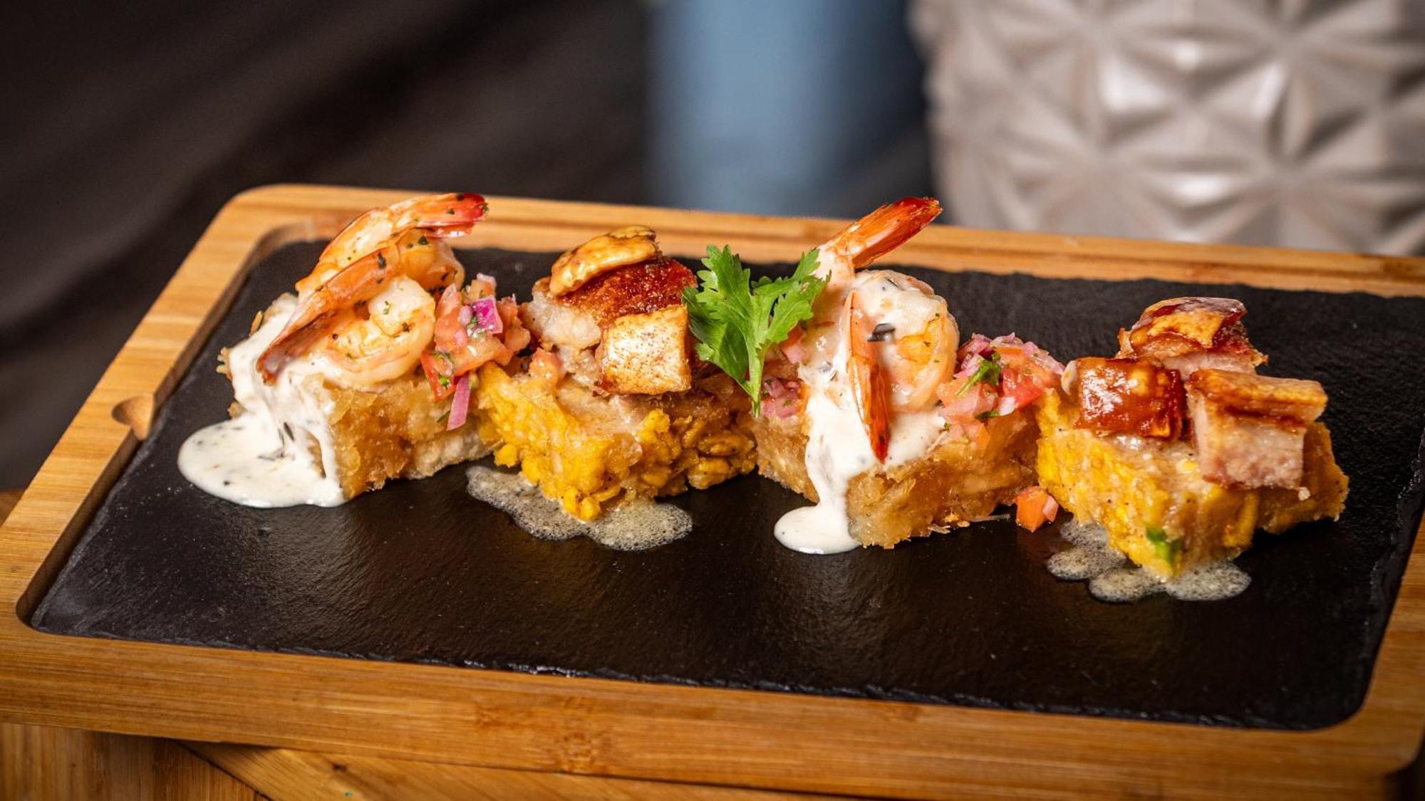 Holiday Inn Santo Domingo Hotel&Suites, an IHG Hotel Esterno foto Shrimp and cornmeal fritter